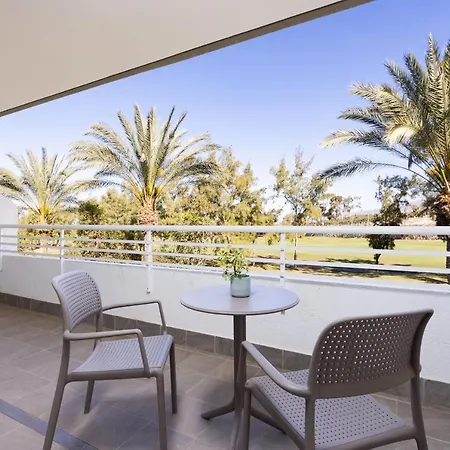 Gara Golf & فندق